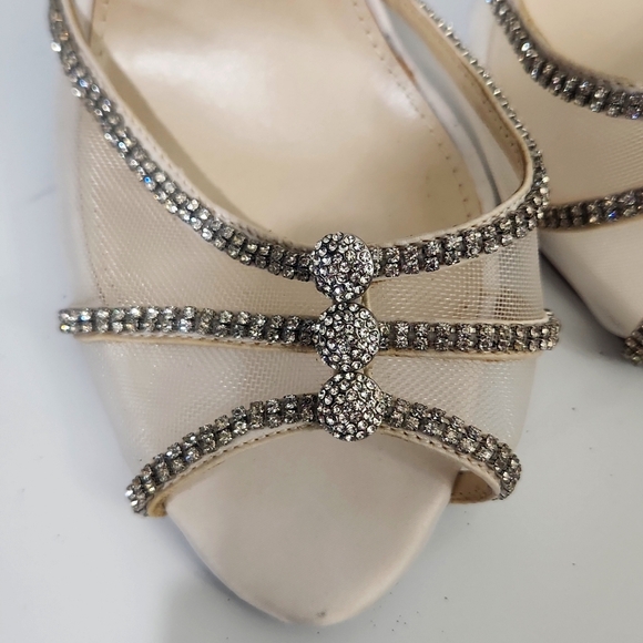 Beautiful white high heels - Picture 4 of 6